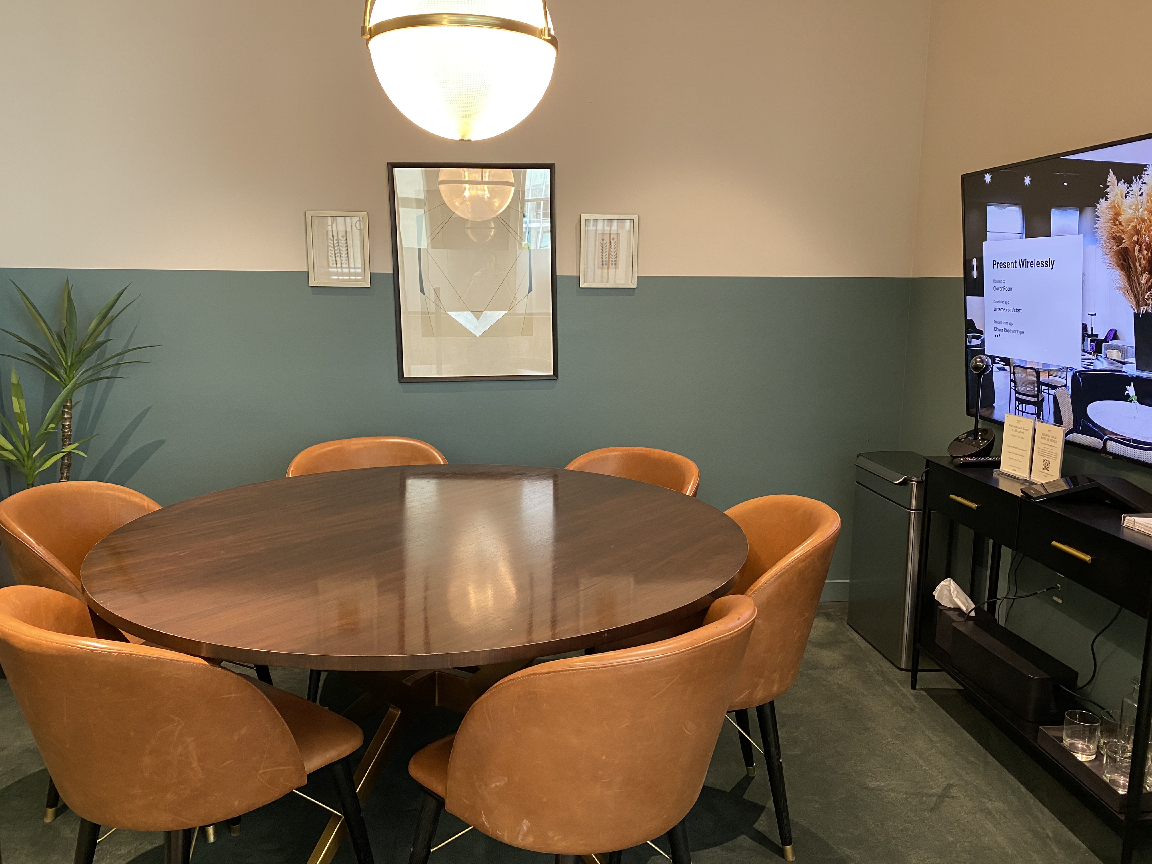 Clover meeting room
